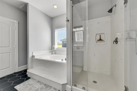 $499,500 | 870 Gulfview Drive, Crystal Beach, TX 77650