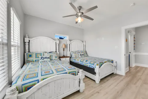 $499,500 | 870 Gulfview Drive, Crystal Beach, TX 77650