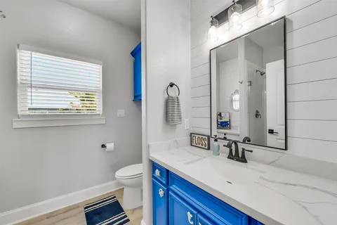 $499,500 | 870 Gulfview Drive, Crystal Beach, TX 77650