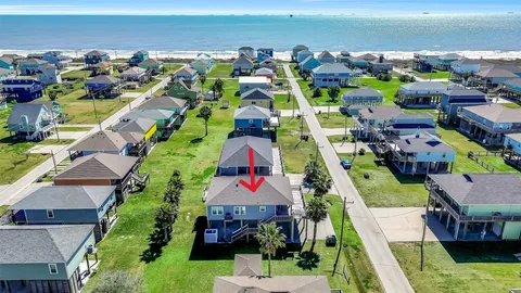 $499,500 | 870 Gulfview Drive, Crystal Beach, TX 77650