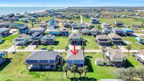 $499,500 | 870 Gulfview Drive, Crystal Beach, TX 77650