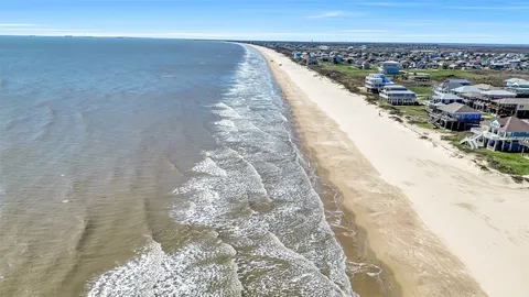 $499,500 | 870 Gulfview Drive, Crystal Beach, TX 77650