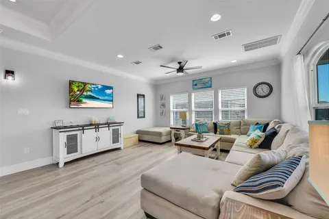 $499,500 | 870 Gulfview Drive, Crystal Beach, TX 77650