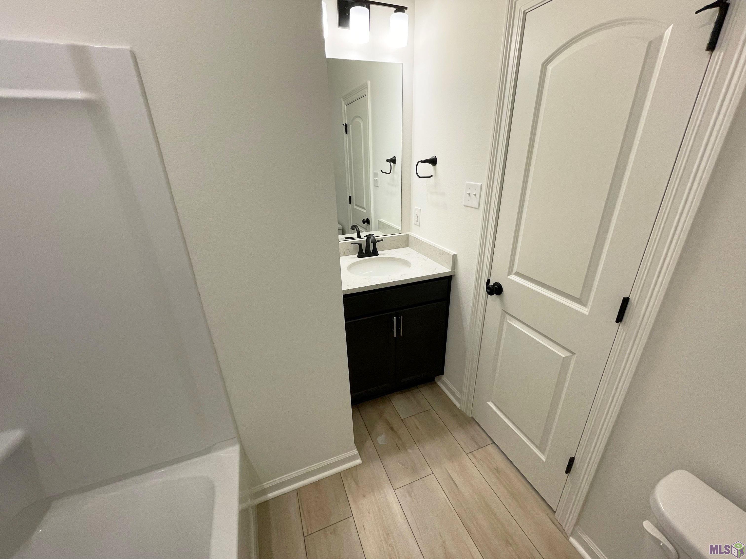 32647 Flower Tree Court Walker, LA 70785 - Photo 8 of 14 PRIMARY BATHROOM