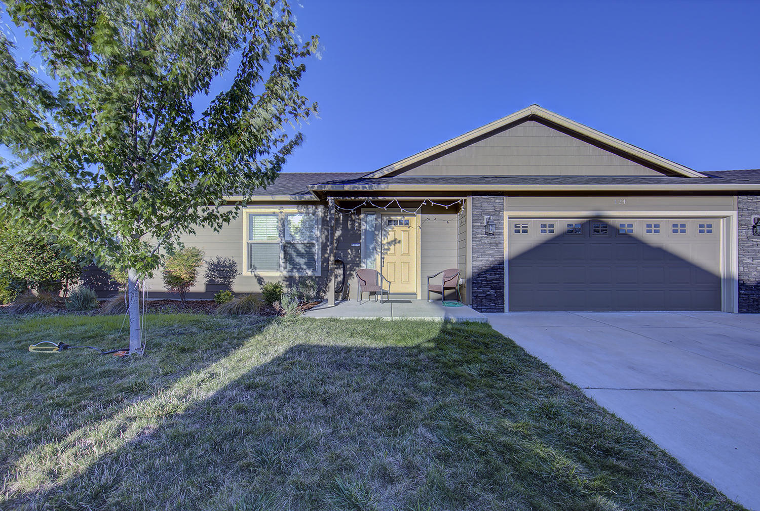 124 Dianne Way Eagle Point, OR 97524 - Photo 1 of 26 Front
