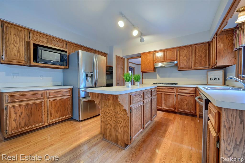 1249 Springwood Court Rochester Hills, MI 48309 - Photo 13 of 52