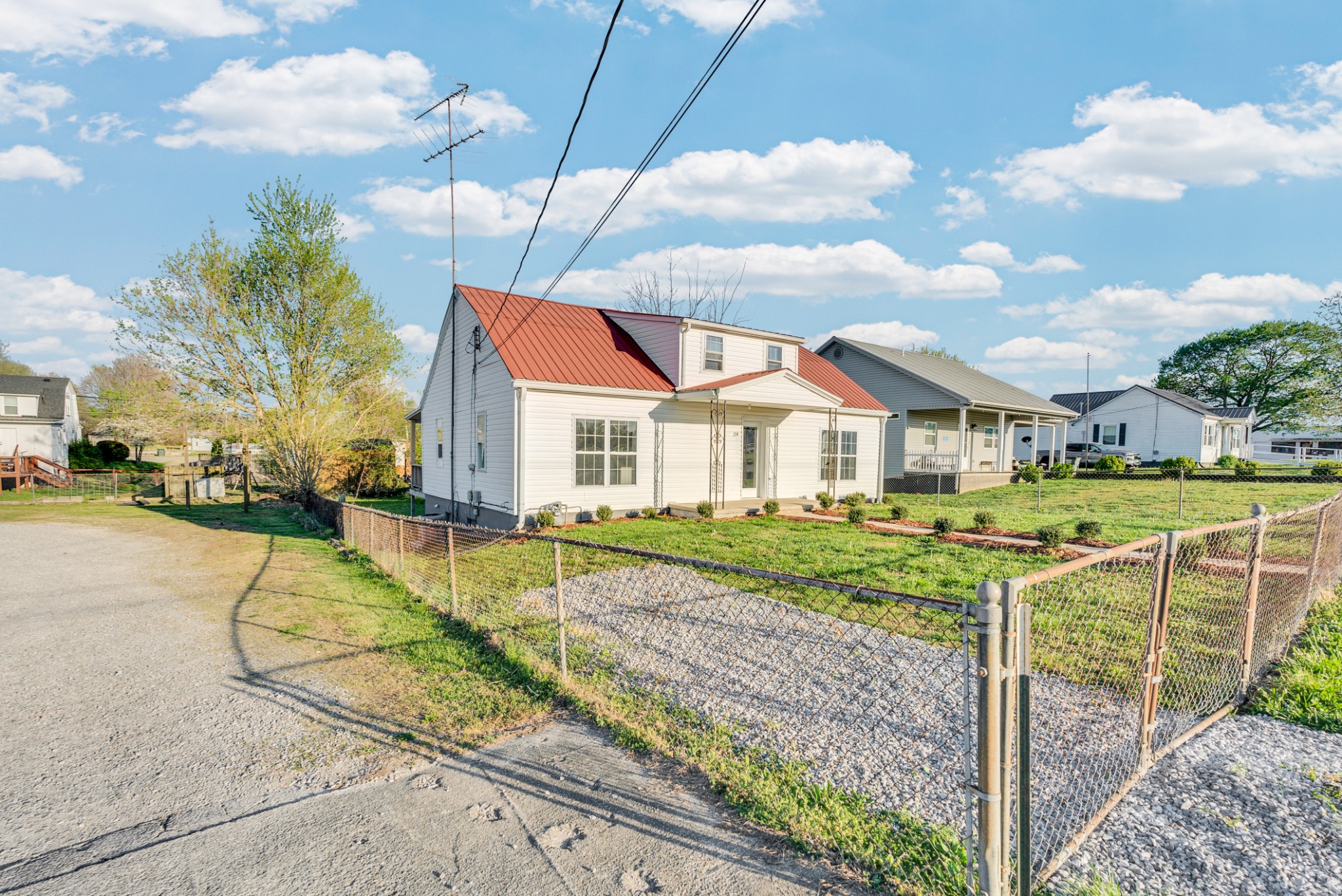 114 Moore Street Sparta, TN 38583 - Photo 2 of 23