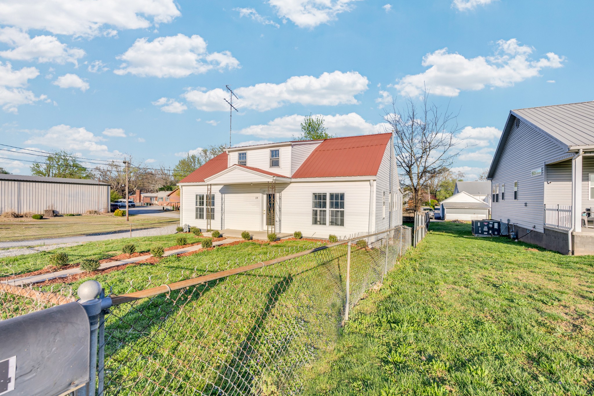 114 Moore Street Sparta, TN 38583 - Photo 3 of 23