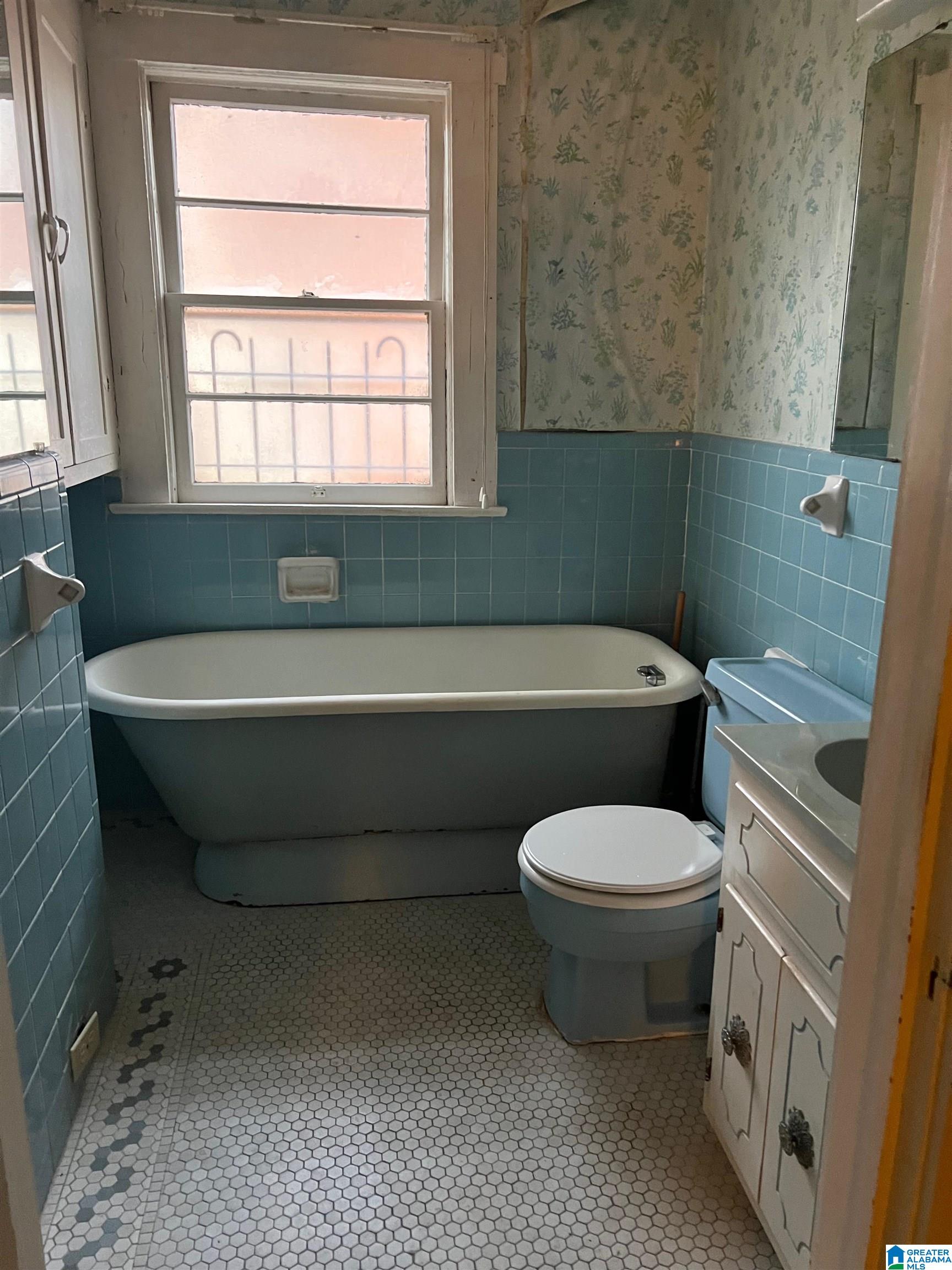 211 9th Court West Birmingham, AL 35204 - Photo 3 of 7