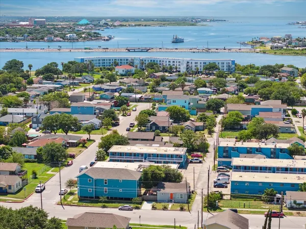 $1,800 | 1213 55th Street, Galveston, TX 77551