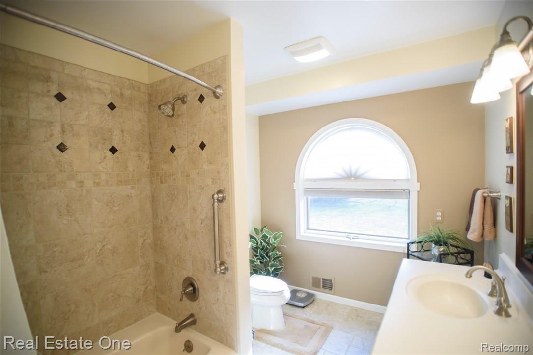 6211 Golf Club Road Howell, MI 48843 - Photo 28 of 42 8EE4EE30-DF0A-4CBF-AB53-2FB4A8CF94AA.jpeg
