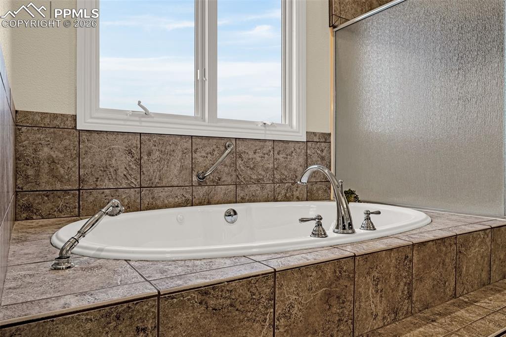 15575 Henry Ride Heights Colorado Springs, CO 80926 - Photo 28 of 46 a bathroom with a tub and a sink