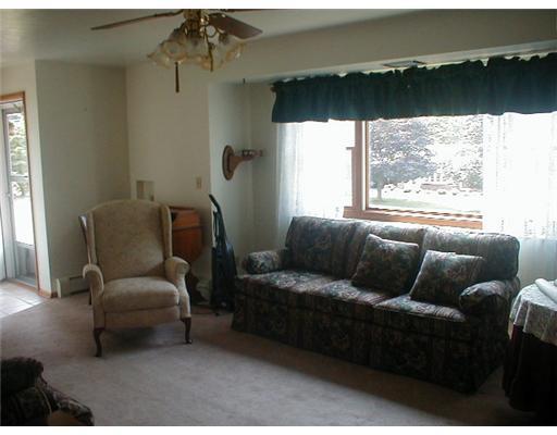 221 Brose Road Cabot, PA 16023 - Photo 4 of 7 Living Room. Living room