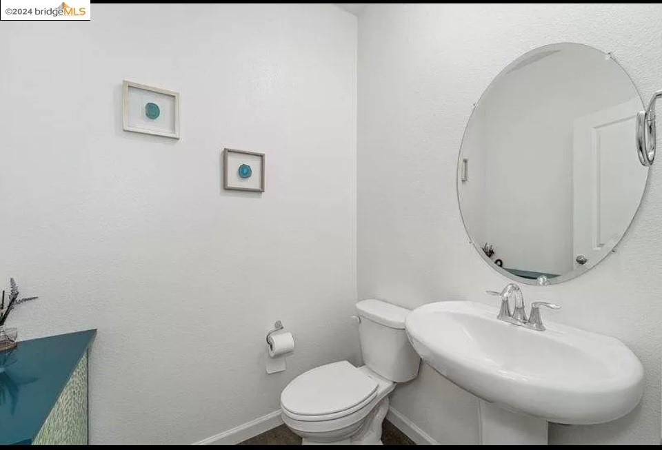 1749 Botticelli Way Lodi, CA 95242 - Photo 13 of 24 a bathroom with a toilet sink and mirror