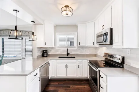 $629,900 | 272 North Willow Road, Elmhurst, IL 60126