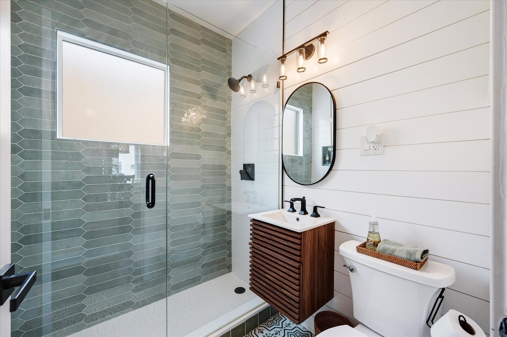 272 North Willow Road Elmhurst, IL 60126 - Photo 15 of 38 a bathroom with a sink a toilet and shower