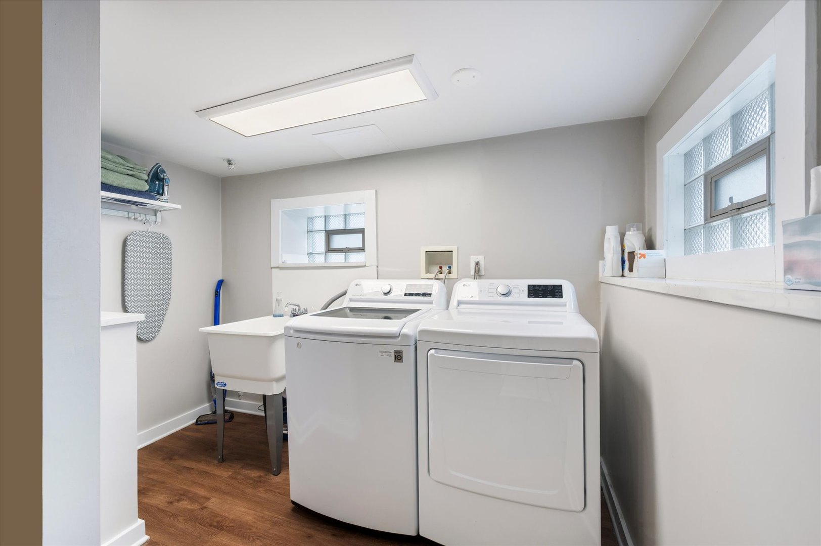 272 North Willow Road Elmhurst, IL 60126 - Photo 32 of 38 a utility room with dryer and washer