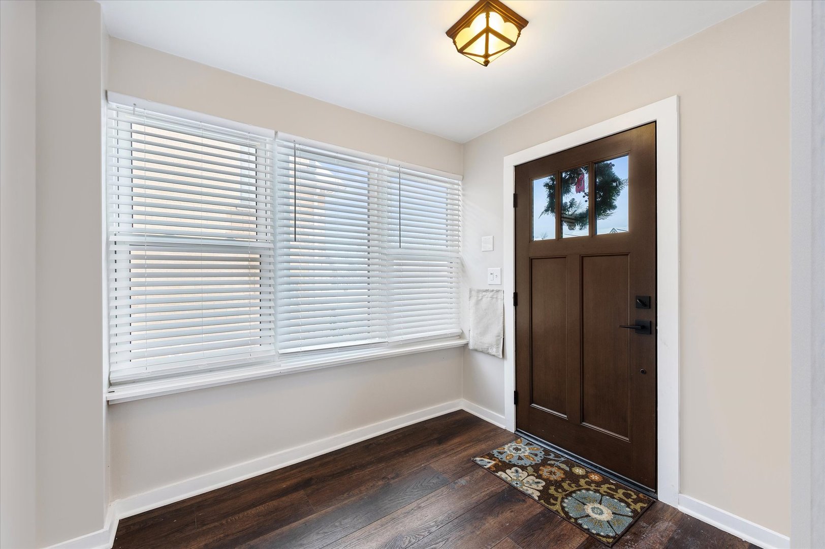 272 North Willow Road Elmhurst, IL 60126 - Photo 5 of 38 a view of an empty room with closet and a window