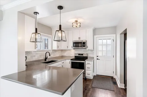 $629,900 | 272 North Willow Road, Elmhurst, IL 60126