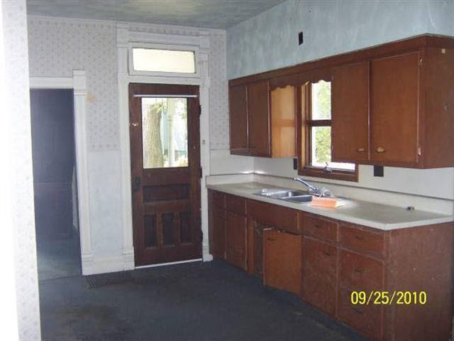 209 East Main Street Butler, IN 46721 - Photo 5 of 8