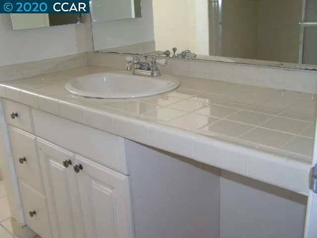 $1,950 | 5454 Roundtree Place, Unit D, Concord, CA 94521