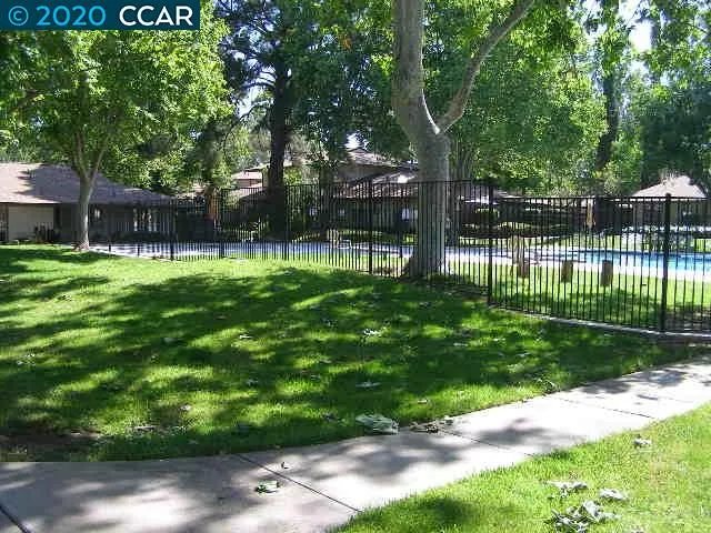 $1,950 | 5454 Roundtree Place, Unit D, Concord, CA 94521