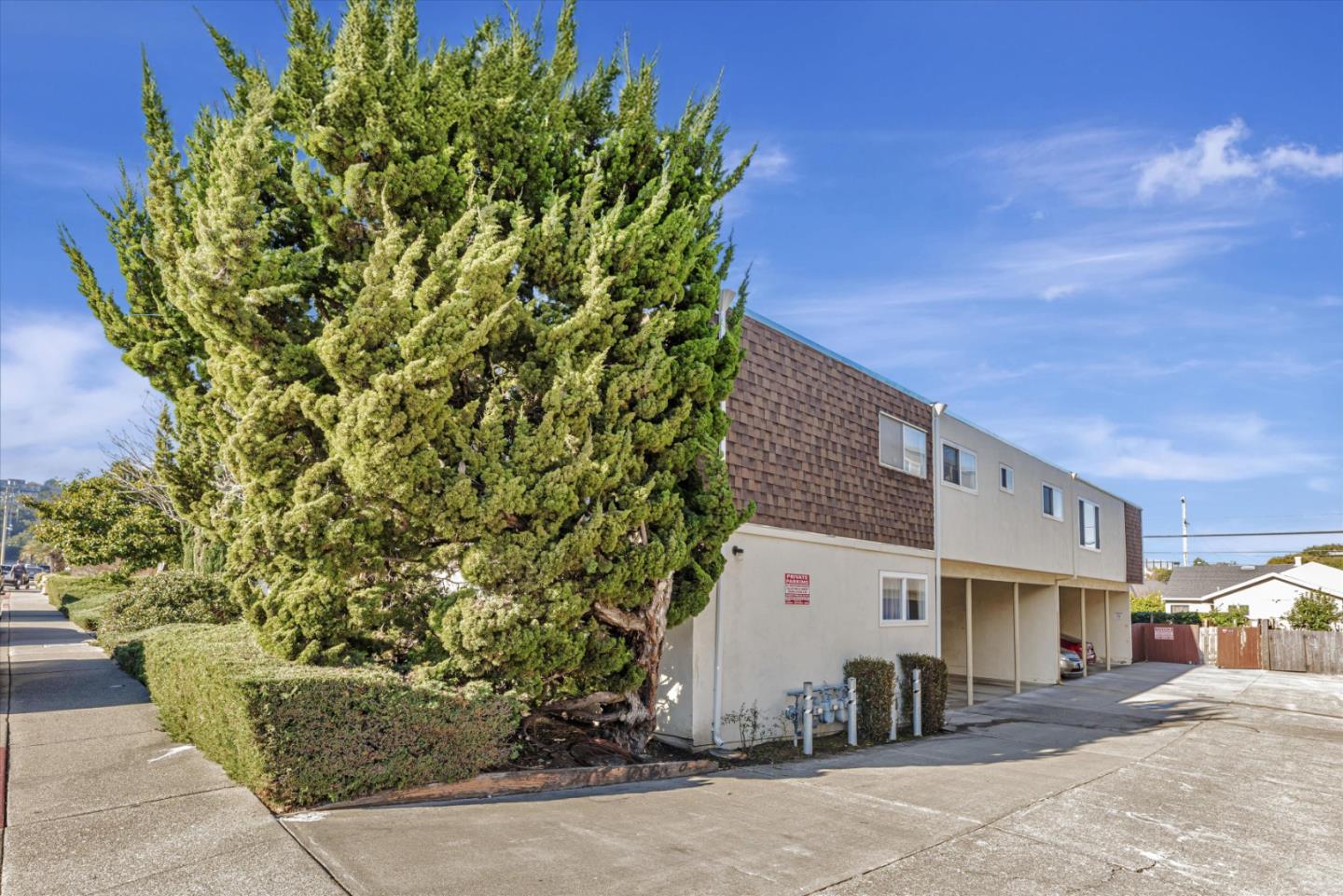 424 Richmond Drive Millbrae, CA 94030 - Photo 21 of 22 a backyard of a house