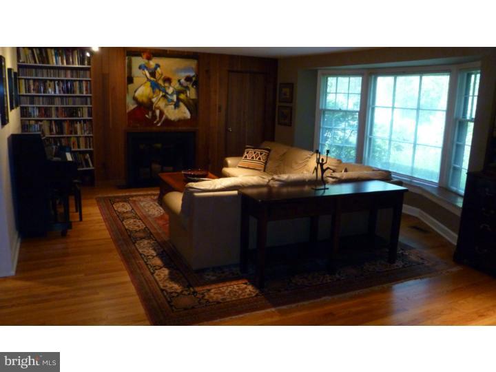 1059 Lemar Circle Merion Station, PA 19066 - Photo 6 of 21 Living Room