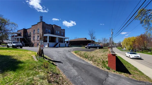 $1,950 | 139 Rombout Avenue, Unit 1, Beacon, NY 12508