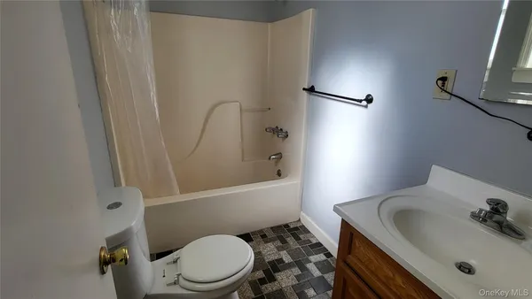 $1,950 | 139 Rombout Avenue, Unit 1, Beacon, NY 12508