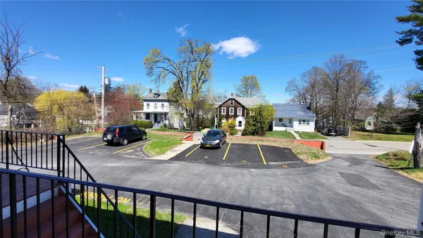 $1,950 | 139 Rombout Avenue, Unit 1, Beacon, NY 12508