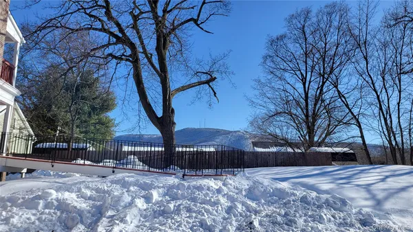 $1,950 | 139 Rombout Avenue, Unit 1, Beacon, NY 12508