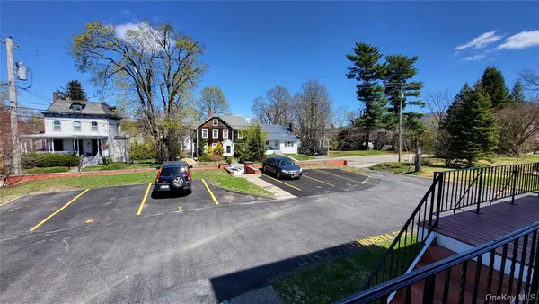 $1,950 | 139 Rombout Avenue, Unit 1, Beacon, NY 12508