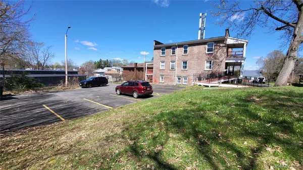 $1,950 | 139 Rombout Avenue, Unit 1, Beacon, NY 12508