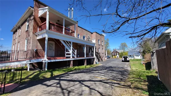 $1,950 | 139 Rombout Avenue, Unit 1, Beacon, NY 12508