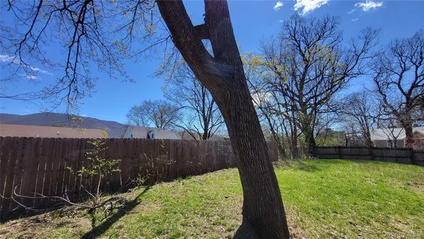 $1,950 | 139 Rombout Avenue, Unit 1, Beacon, NY 12508