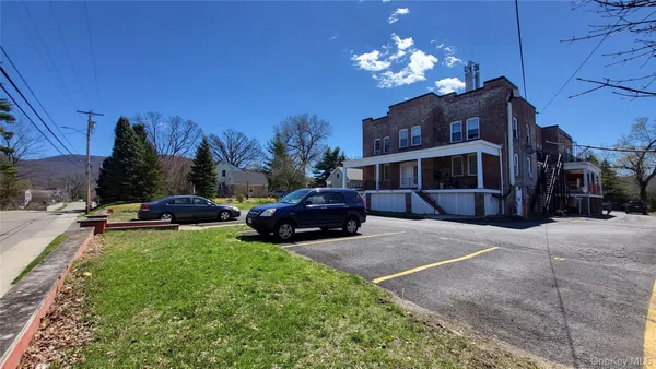 $1,950 | 139 Rombout Avenue, Unit 1, Beacon, NY 12508