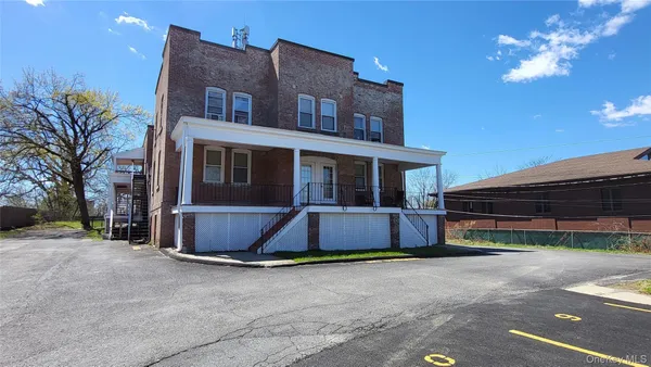 $1,950 | 139 Rombout Avenue, Unit 1, Beacon, NY 12508