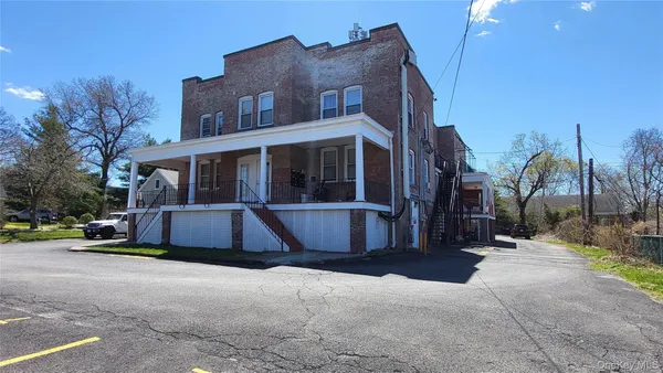 $1,950 | 139 Rombout Avenue, Unit 1, Beacon, NY 12508