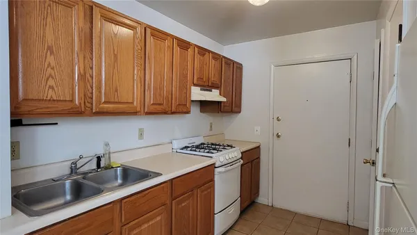 $1,950 | 139 Rombout Avenue, Unit 1, Beacon, NY 12508