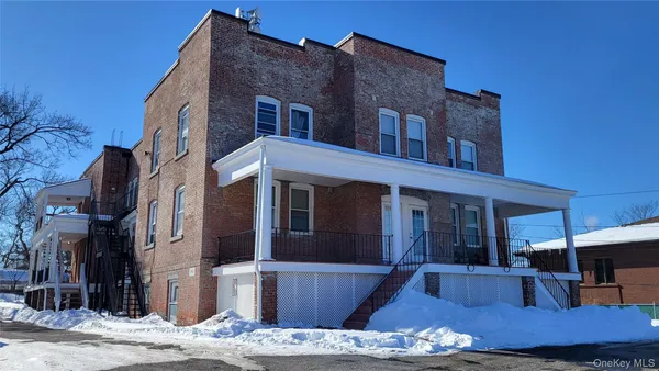 $1,950 | 139 Rombout Avenue, Unit 1, Beacon, NY 12508