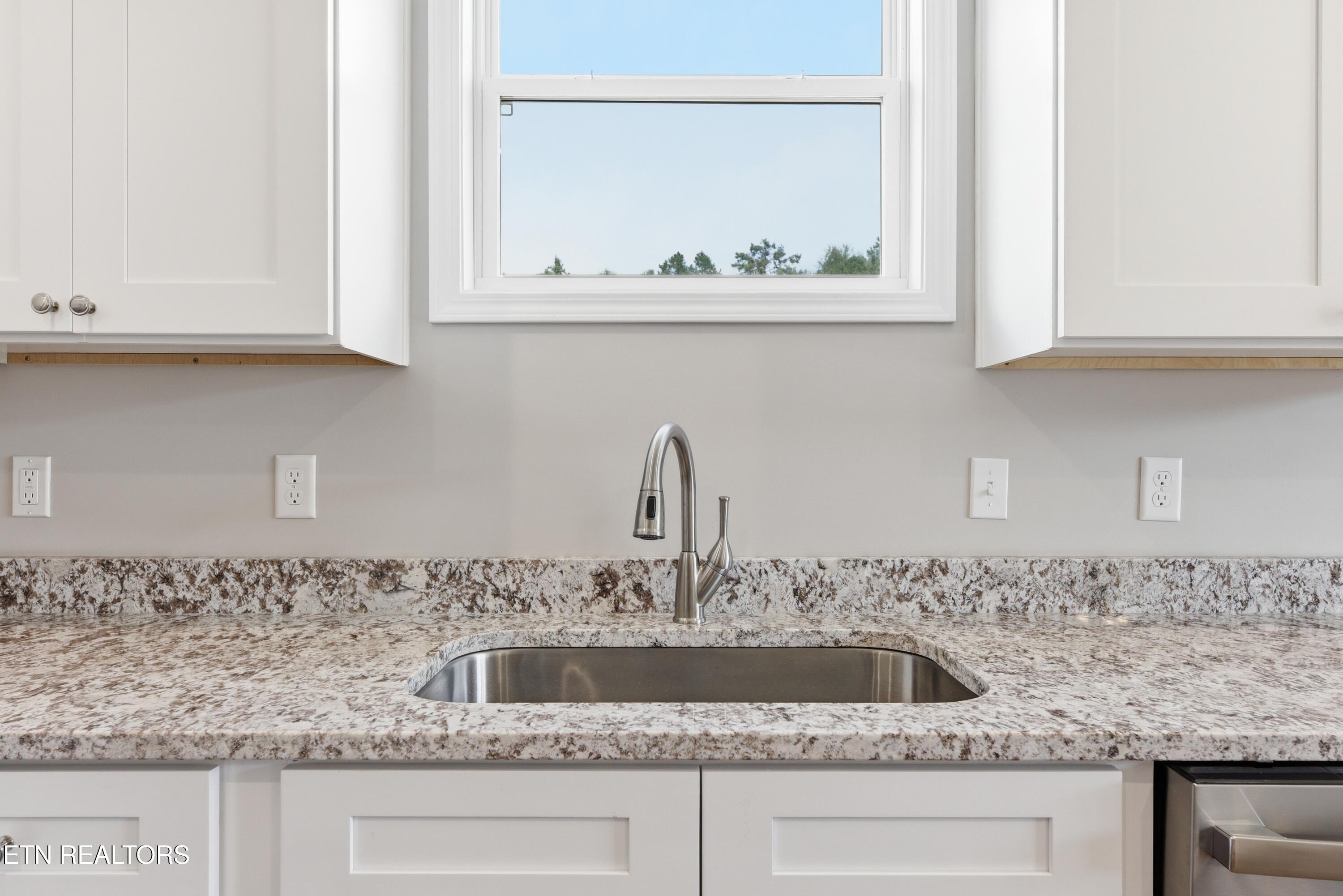 162 Crossroads Boulevard Oak Ridge, TN 37830 - Photo 14 of 45 12-print-DSC_6619