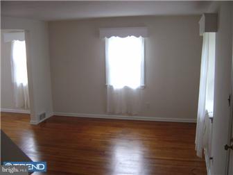500 Holmes Road Morton, PA 19070 - Photo 3 of 10 Living Room