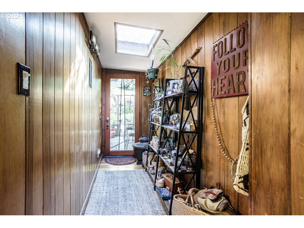 2845 Spring Boulevard Eugene, OR 97403 - Photo 18 of 31