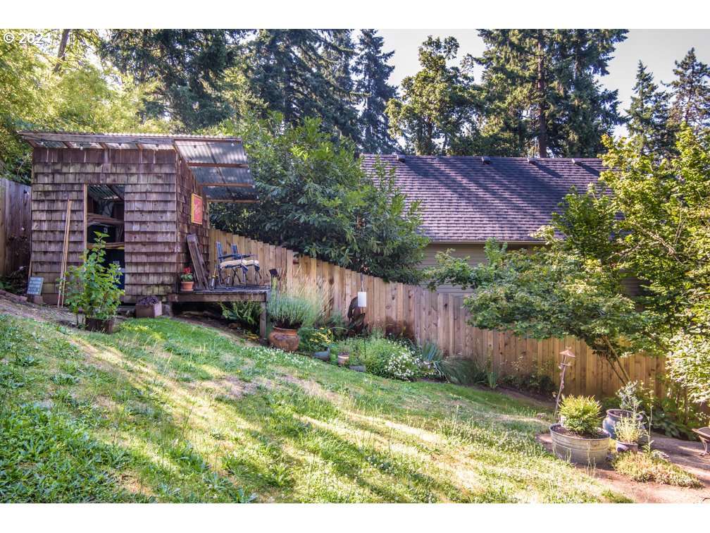 2845 Spring Boulevard Eugene, OR 97403 - Photo 20 of 31