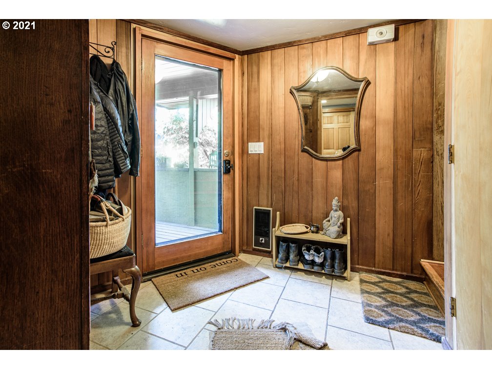 2845 Spring Boulevard Eugene, OR 97403 - Photo 3 of 31