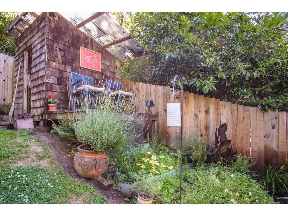 2845 Spring Boulevard Eugene, OR 97403 - Photo 21 of 31