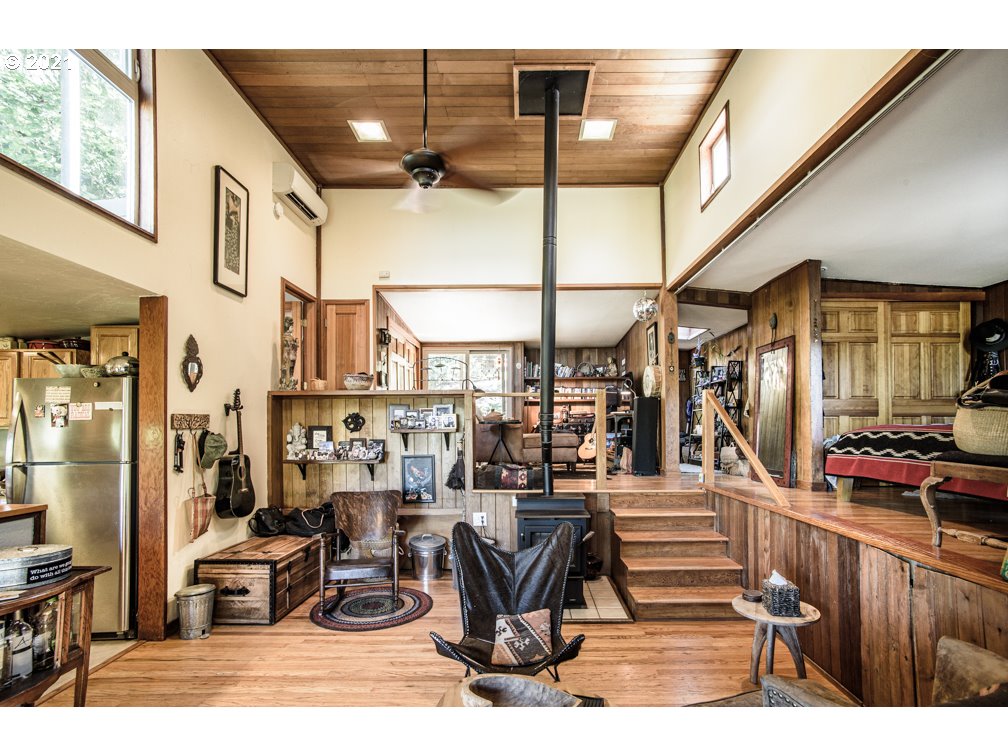 2845 Spring Boulevard Eugene, OR 97403 - Photo 4 of 31