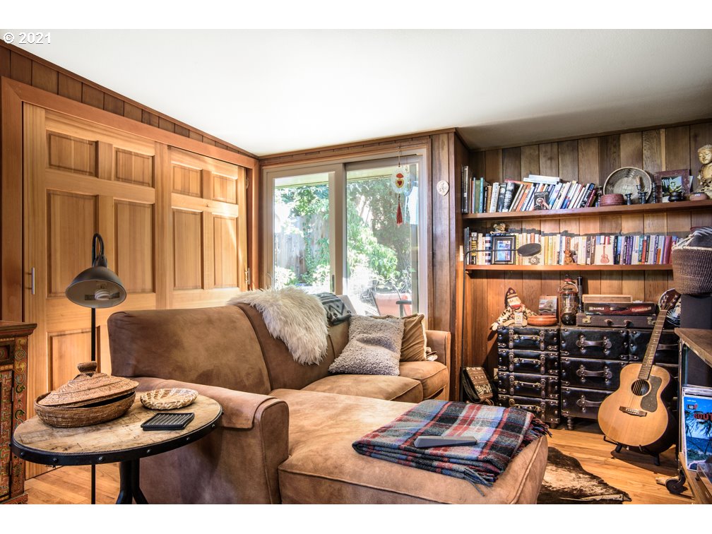 2845 Spring Boulevard Eugene, OR 97403 - Photo 8 of 31