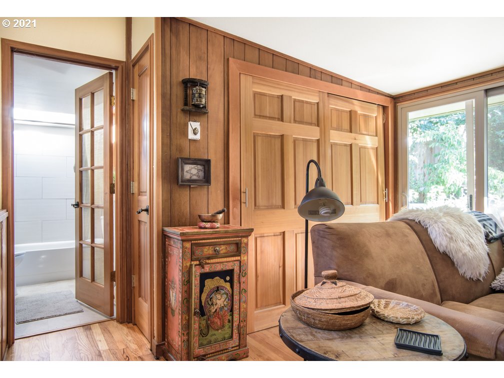 2845 Spring Boulevard Eugene, OR 97403 - Photo 9 of 31